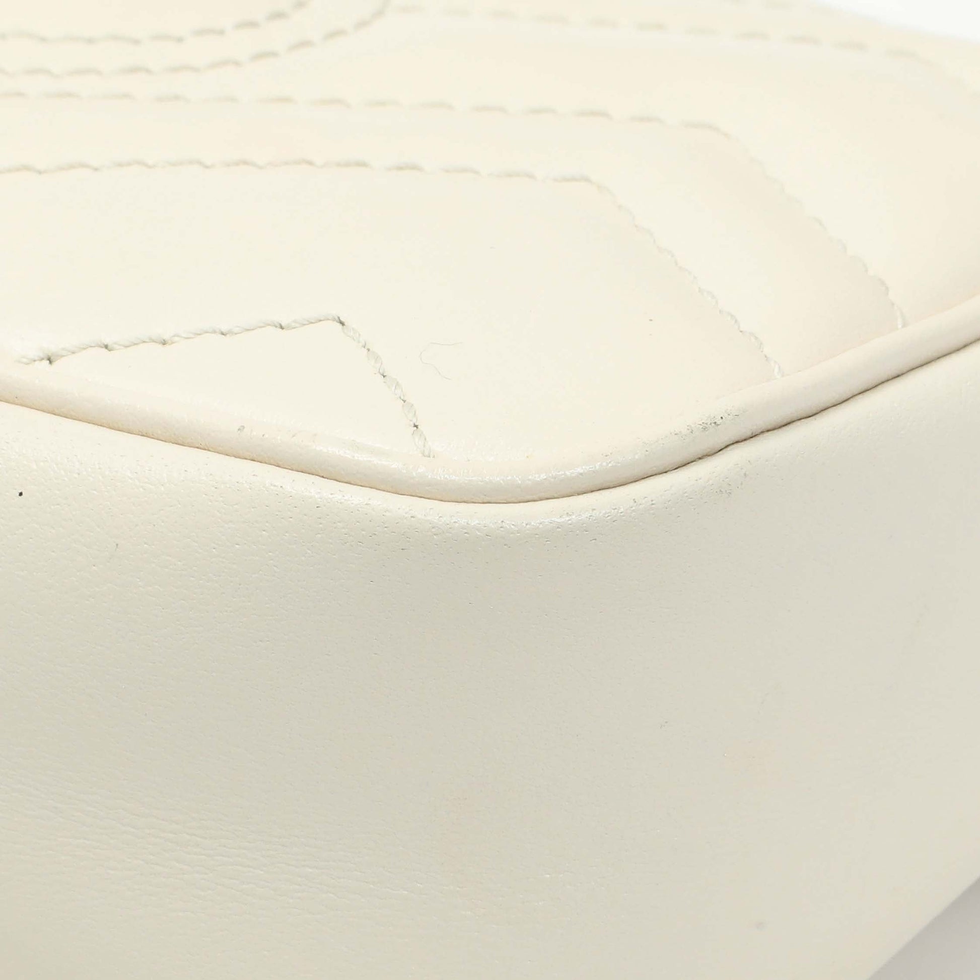 Exclusive Gucci White Calfskin Matelasse Super Mini GG Marmont Shoulder Bag — Alternate View 7