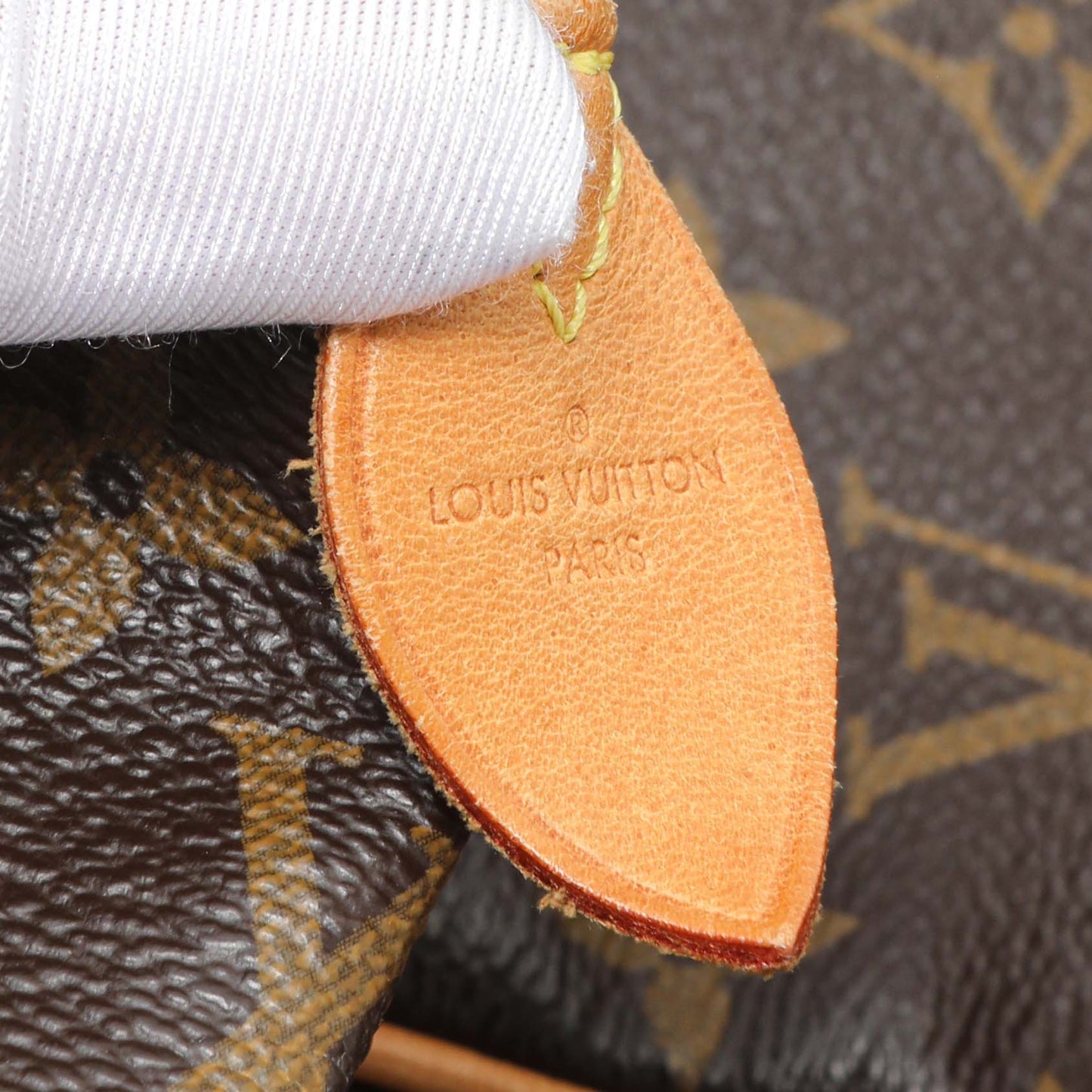 Exclusive Louis Vuitton Monogram Totally MM — Detail View
