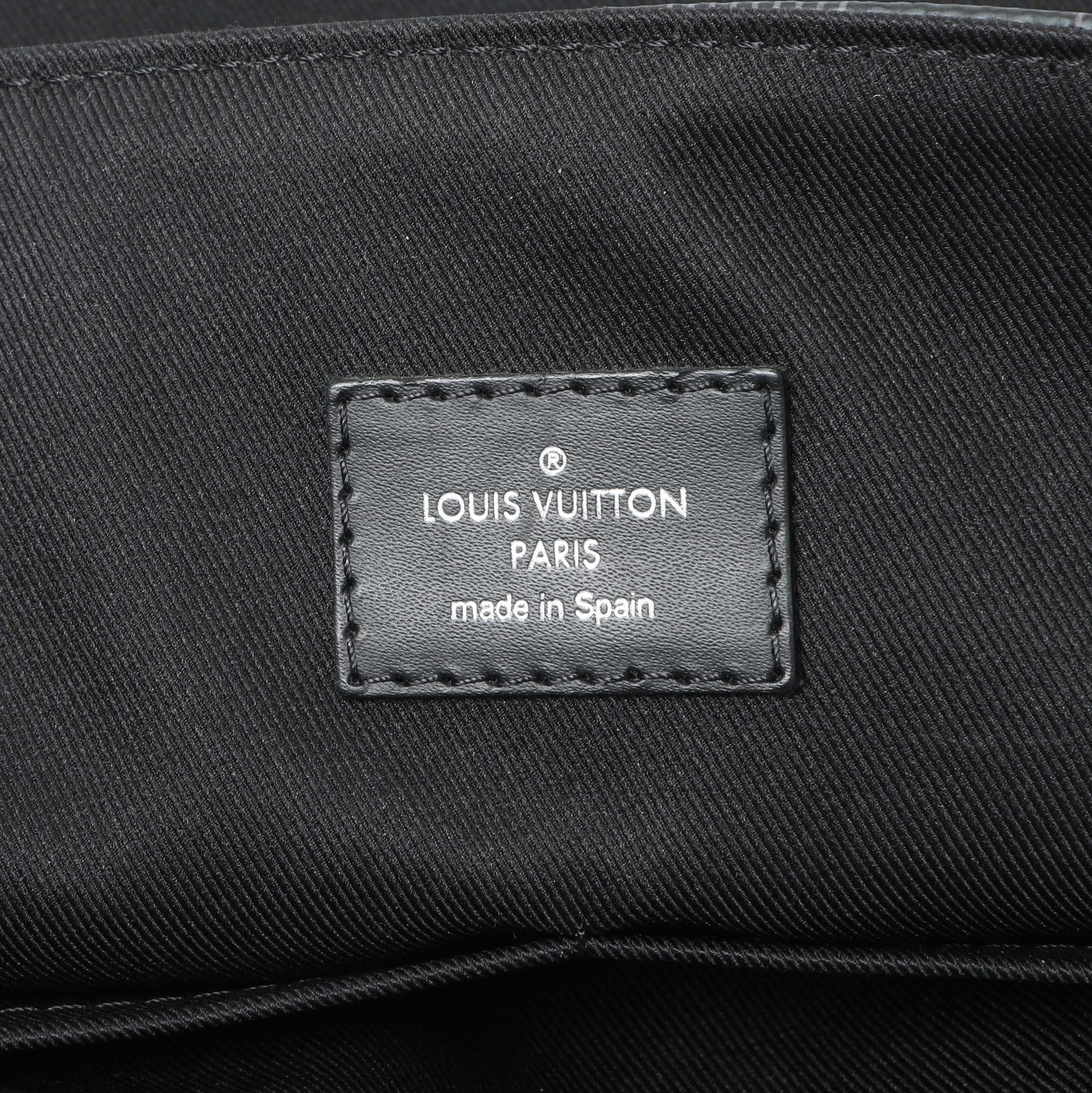 Exclusive Louis Vuitton Damier Graphite District Messenger — Alternate View 9