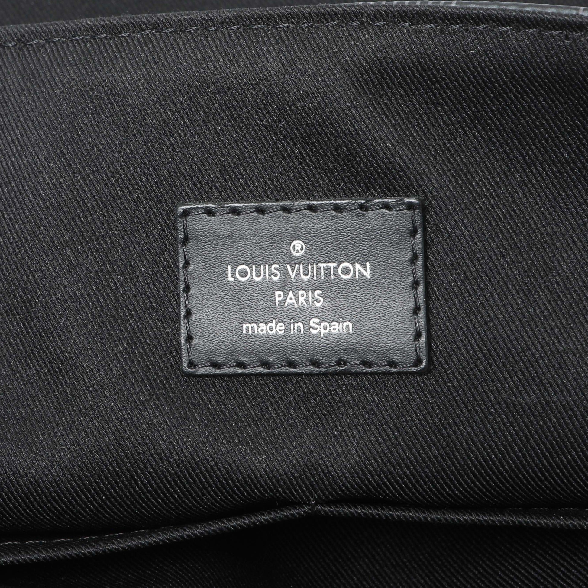 Exclusive Louis Vuitton Damier Graphite District Messenger — Alternate View 9