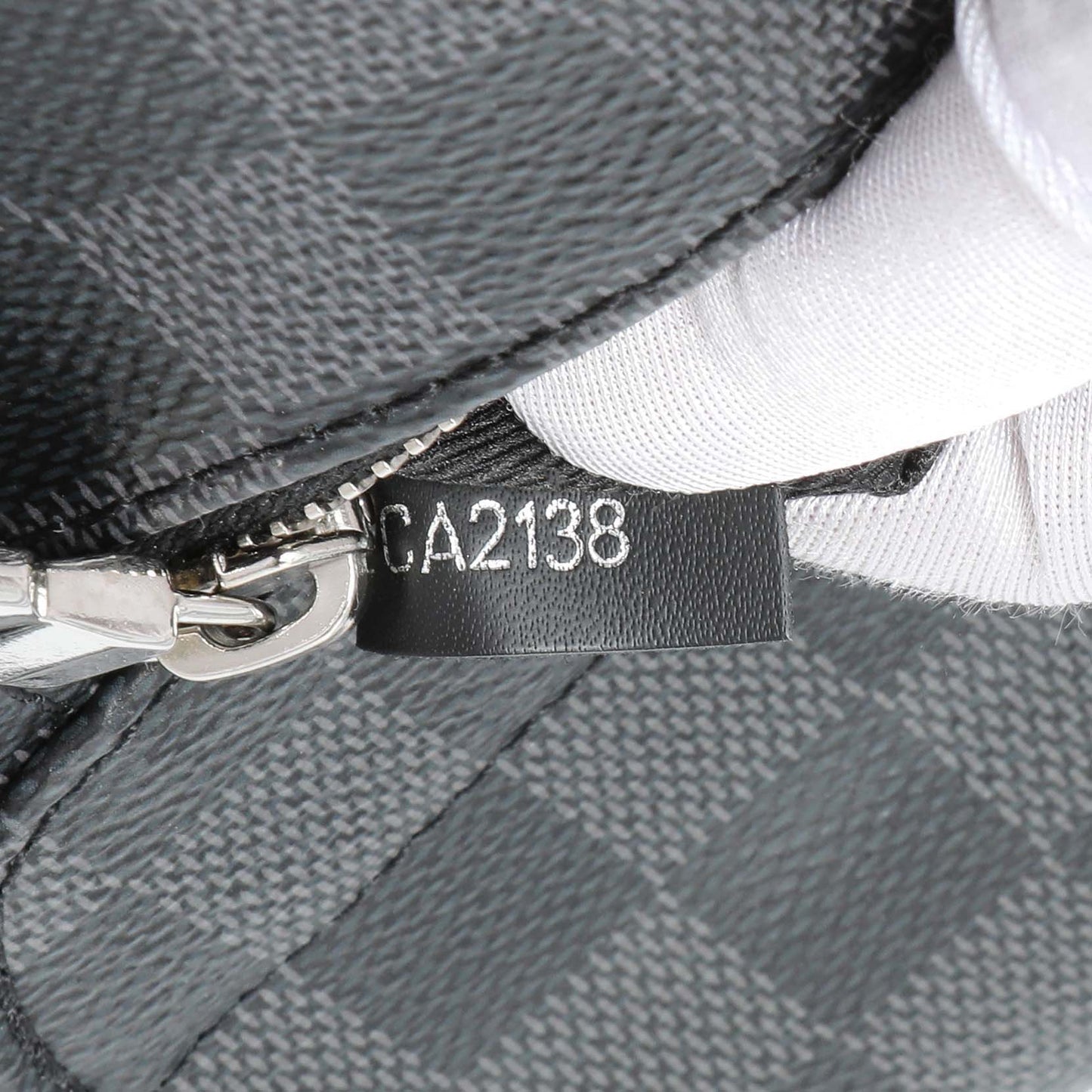 Exclusive Louis Vuitton Damier Graphite District Messenger — Alternate View 10
