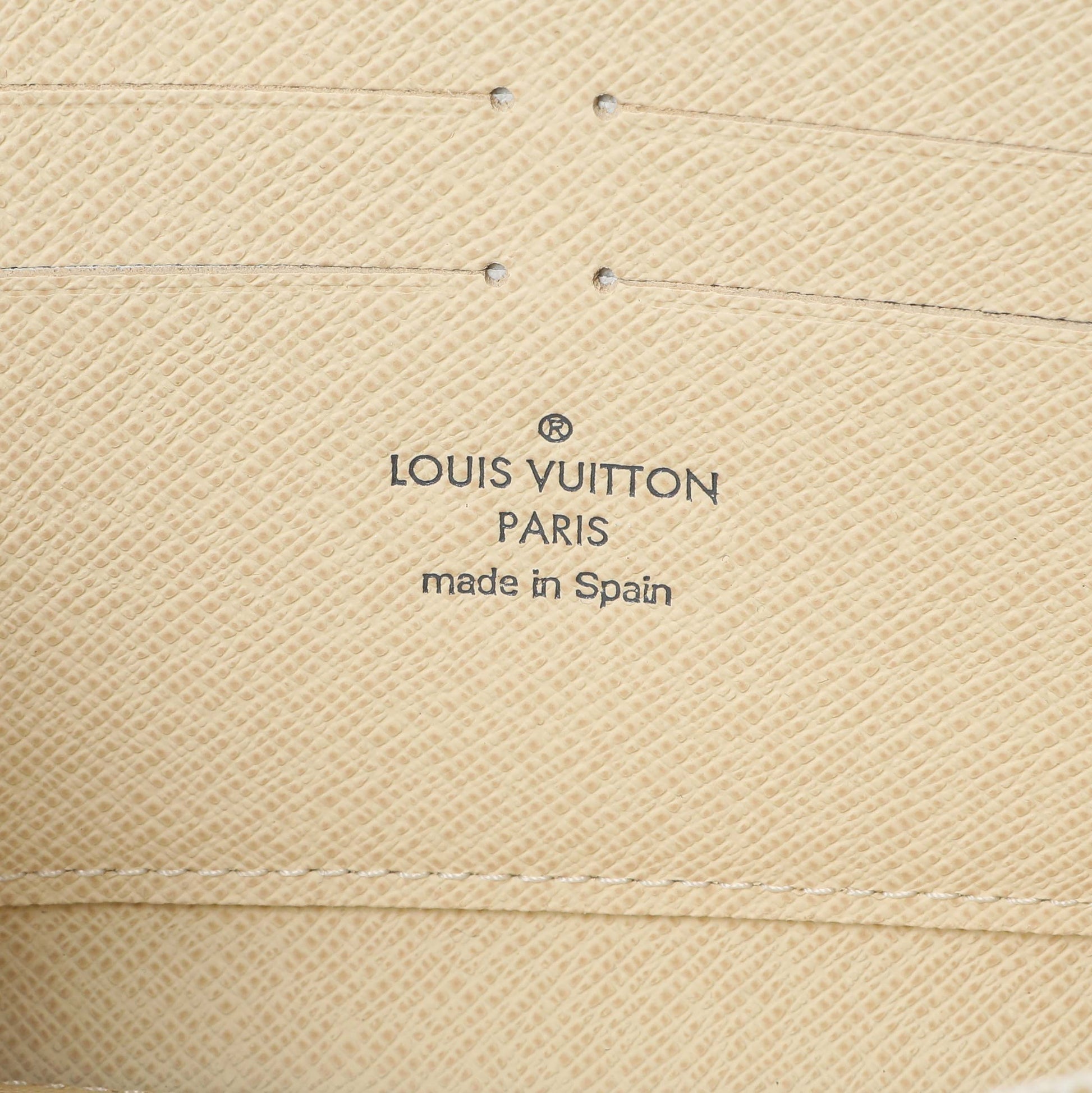 Exclusive Louis Vuitton Damier Azur Zippy Wallet — Detail View