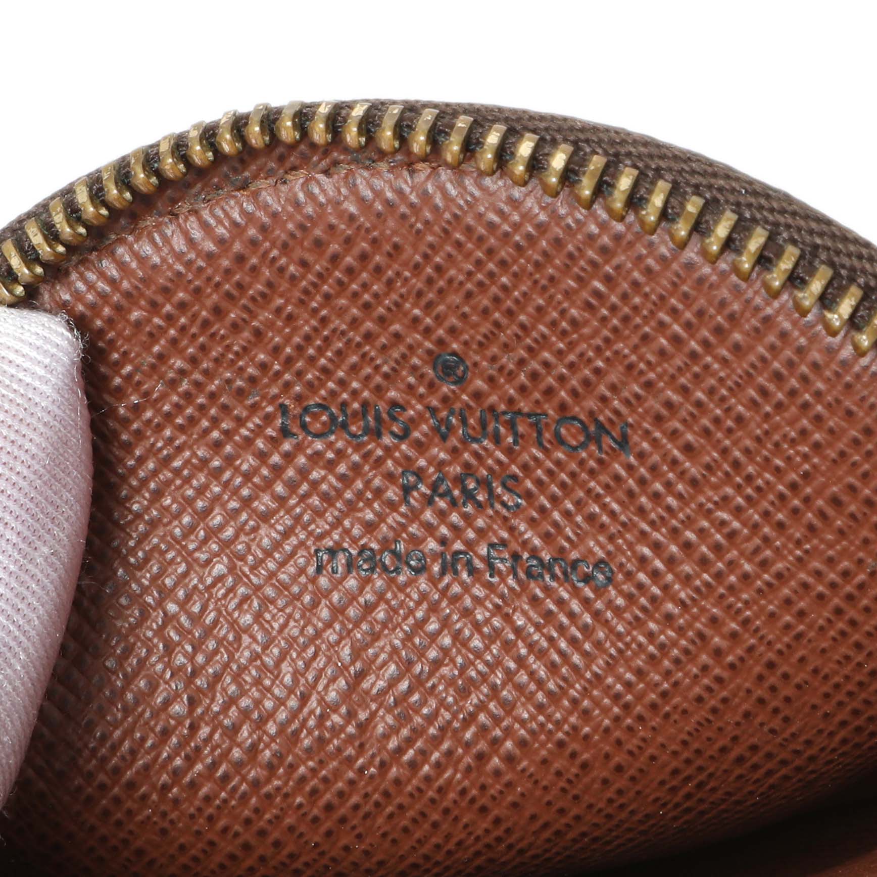 Exclusive Louis Vuitton Monogram Round Coin Purse — Detail View