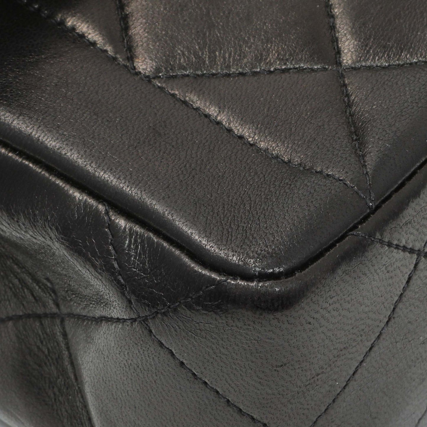 Exclusive Chanel Black Quilted Lambskin Vintage CC Chain Flap — Detail View