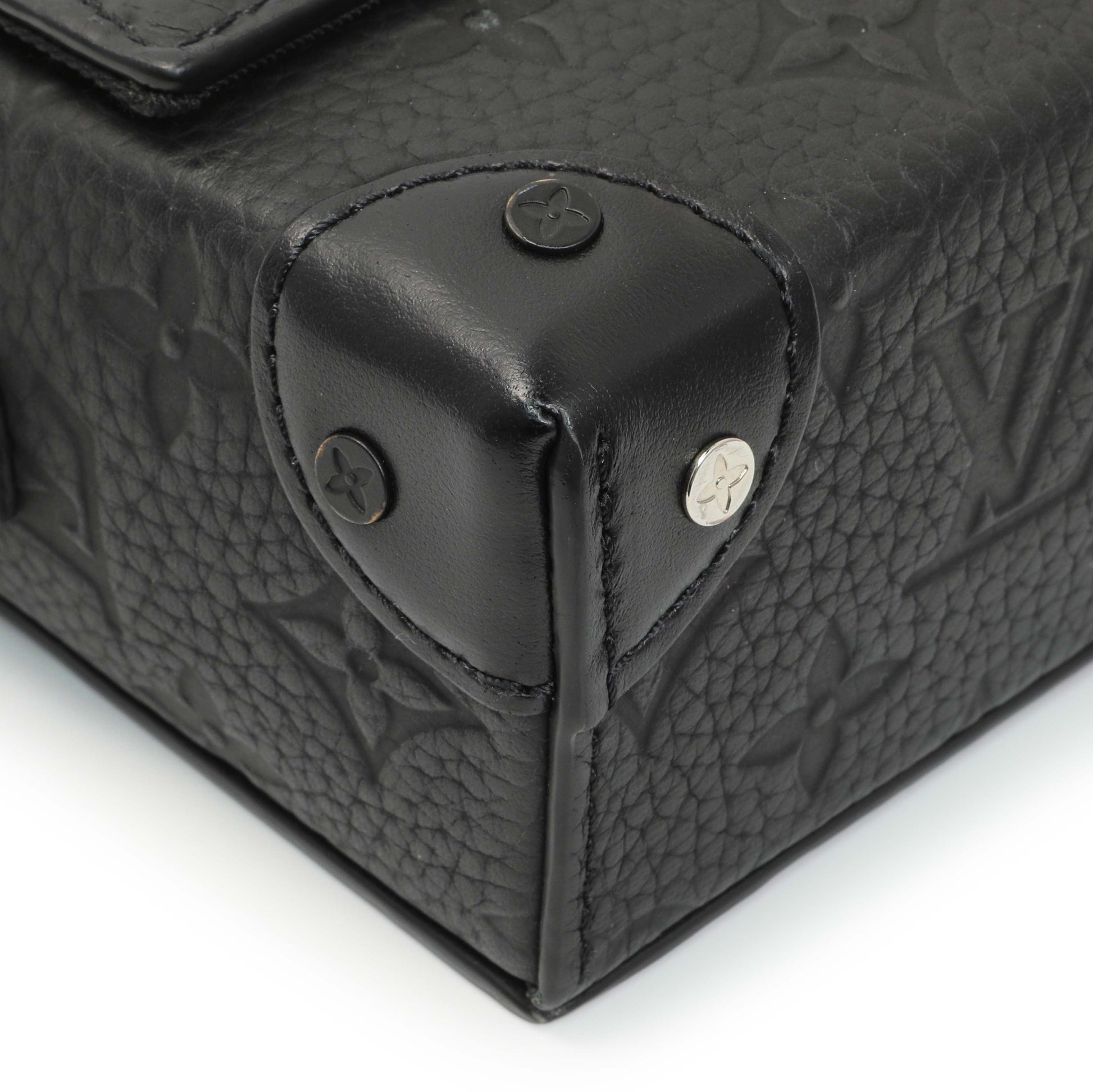Exclusive Louis Vuitton Black Taurillon Monogram Steamer Wearable Wallet — Top View