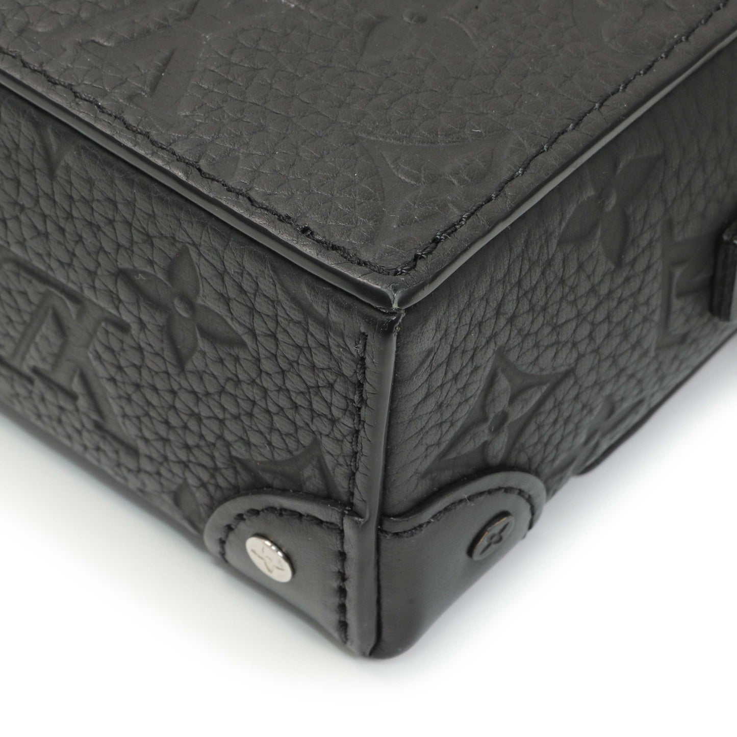Exclusive Louis Vuitton Black Taurillon Monogram Steamer Wearable Wallet — Alternate View 7
