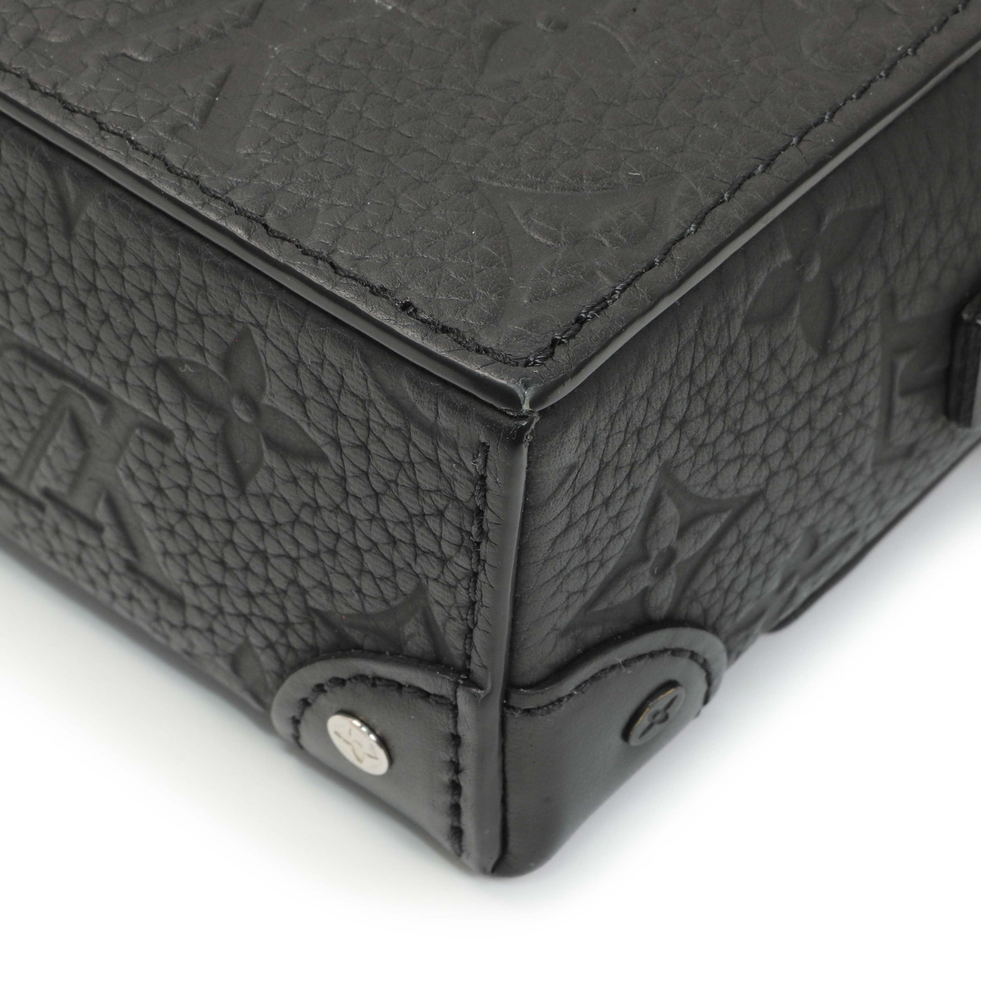 Exclusive Louis Vuitton Black Taurillon Monogram Steamer Wearable Wallet — Alternate View 7