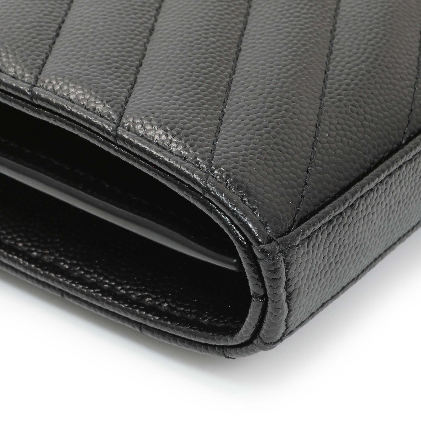 Exclusive Saint Laurent Grain De Poudre Matelasse Chevron Monogram Chain Wallet — Lifestyle View