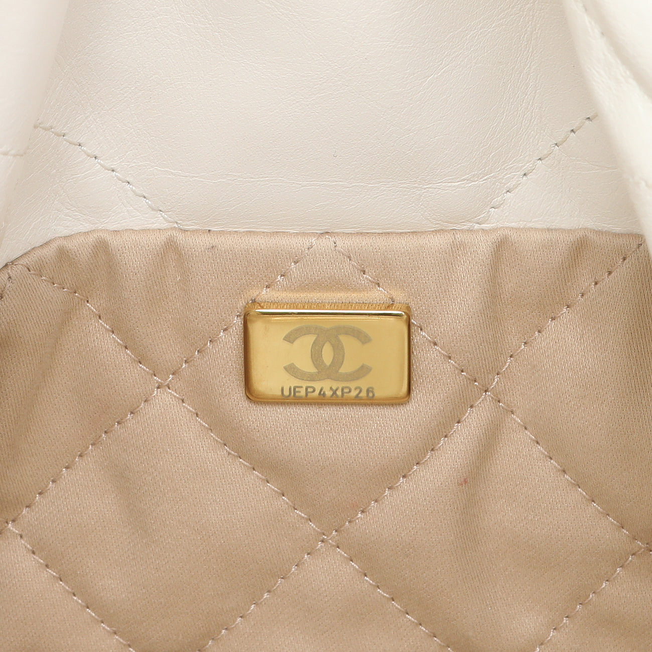 Exclusive Chanel White Shiny Quilted Calfskin Small Chanel 22 — Alternate View 10