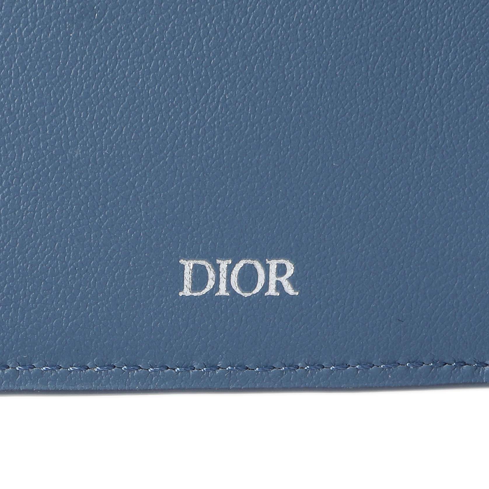 Exclusive Christian Dior Vertical Bifold Card Holder — Detail View