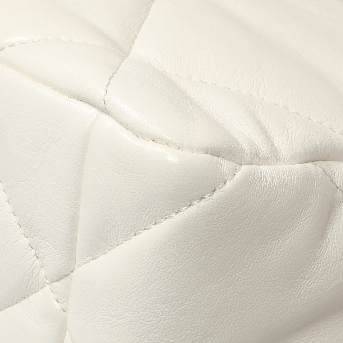 Exclusive Chanel White Quilted Lambskin Large 19 Flap — Alternate View 8