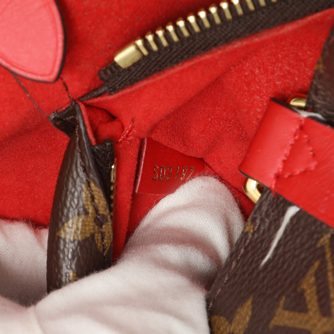 Exclusive Louis Vuitton Coquelicot Monogram NeoNoe MM — Detail View