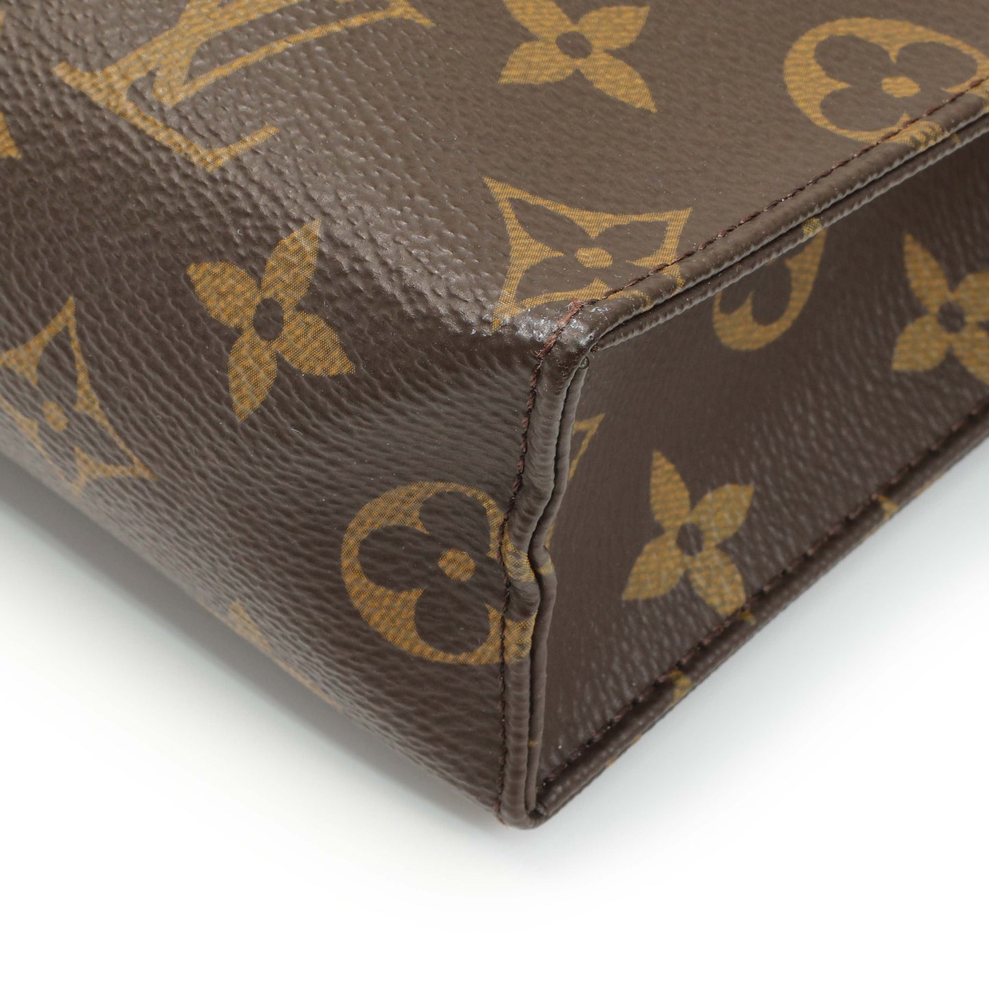 Exclusive Louis Vuitton Monogram Toiletry Pouch 26 — Detail View