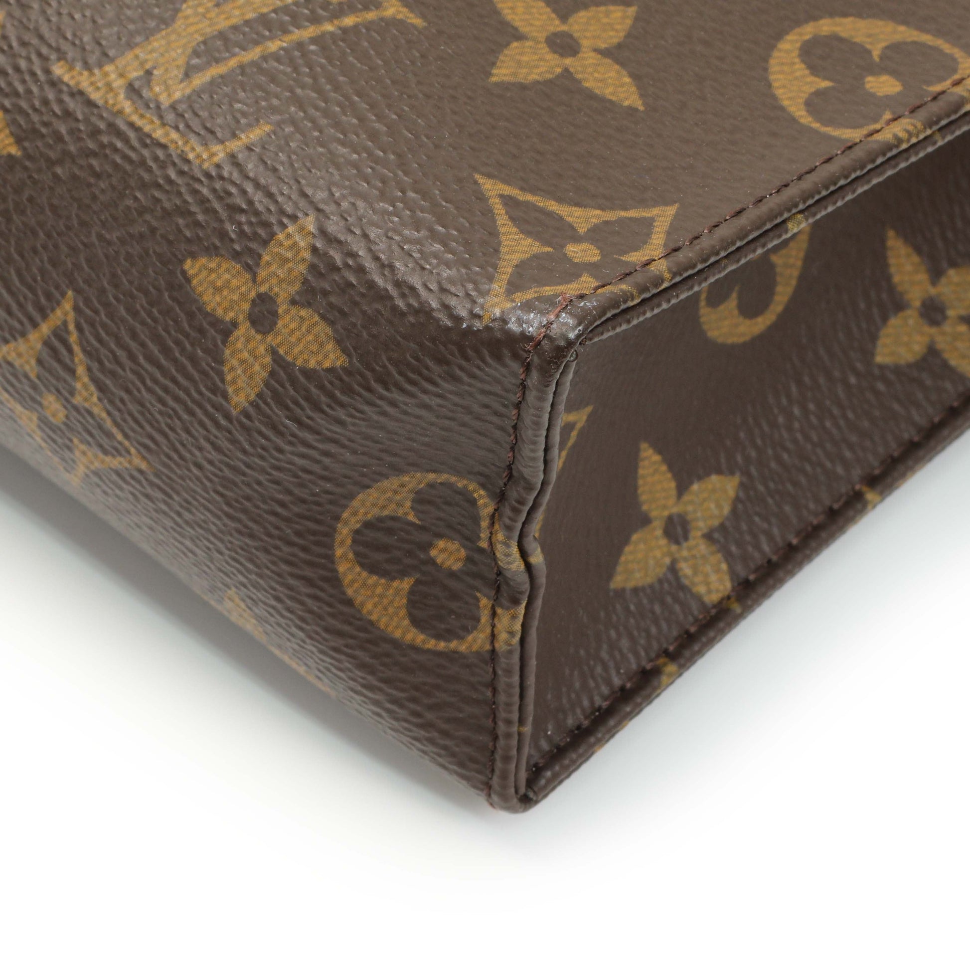 Exclusive Louis Vuitton Monogram Toiletry Pouch 26 — Detail View
