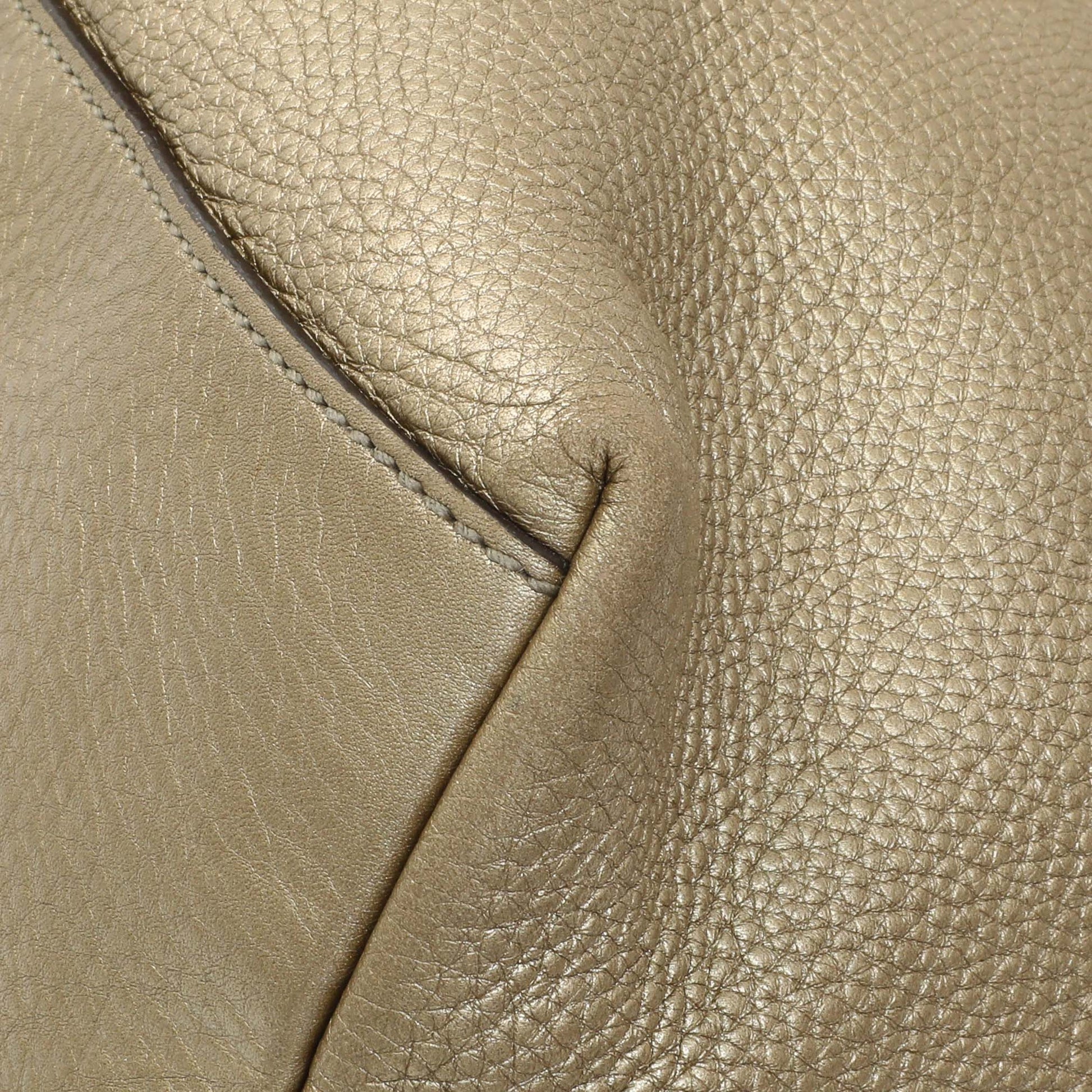 Exclusive Gucci Gold Pebbled Calfskin Medium Soho Chain Shoulder Bag — Detail View