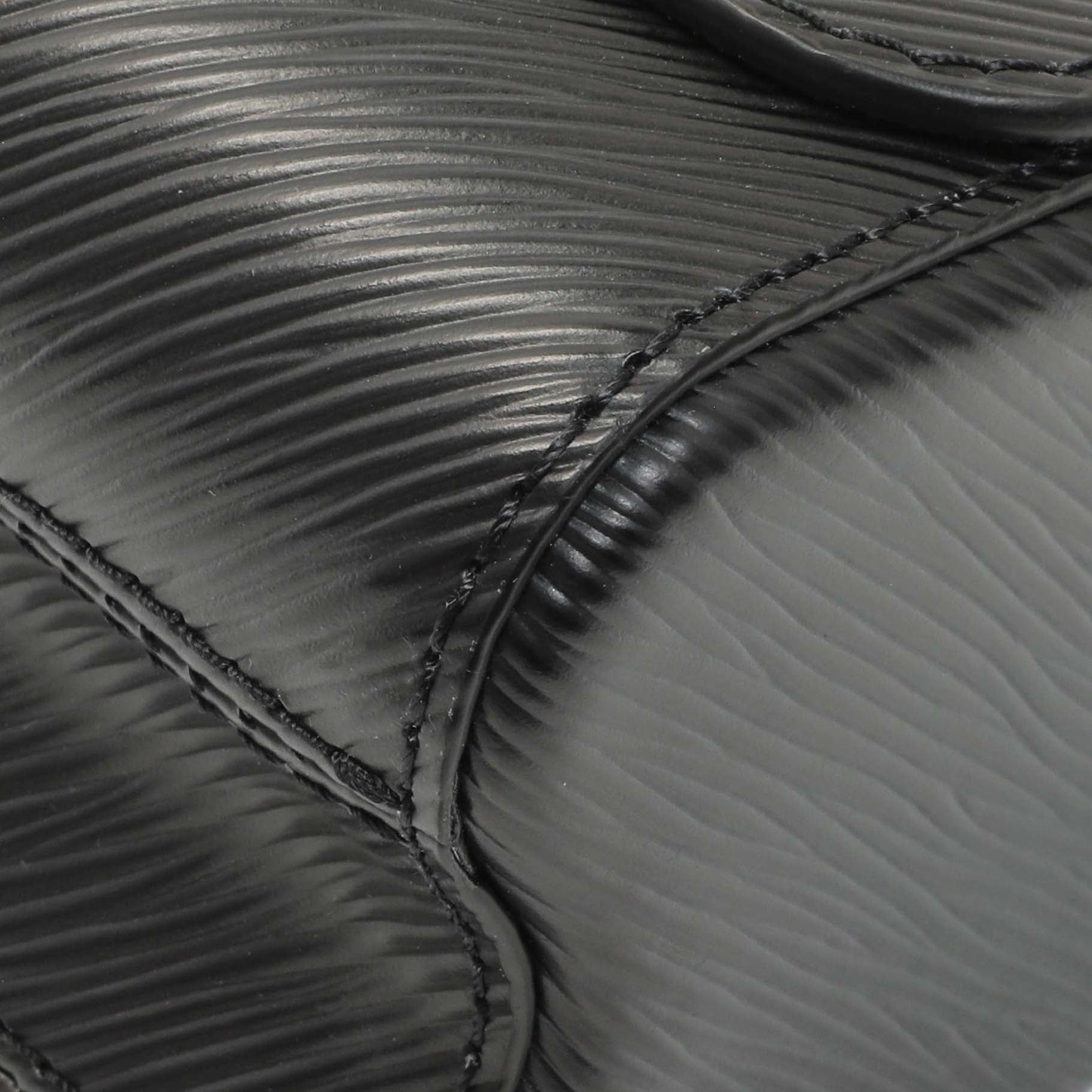 Exclusive Louis Vuitton Black Epi Twist Shoulder Bag MM — Detail View