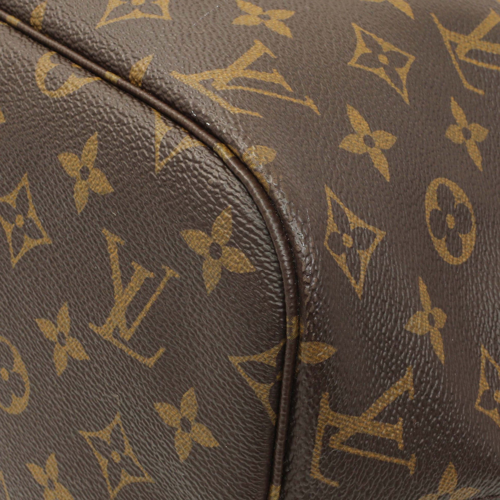 Exclusive Louis Vuitton Monogram Neverfull MM — Detail View