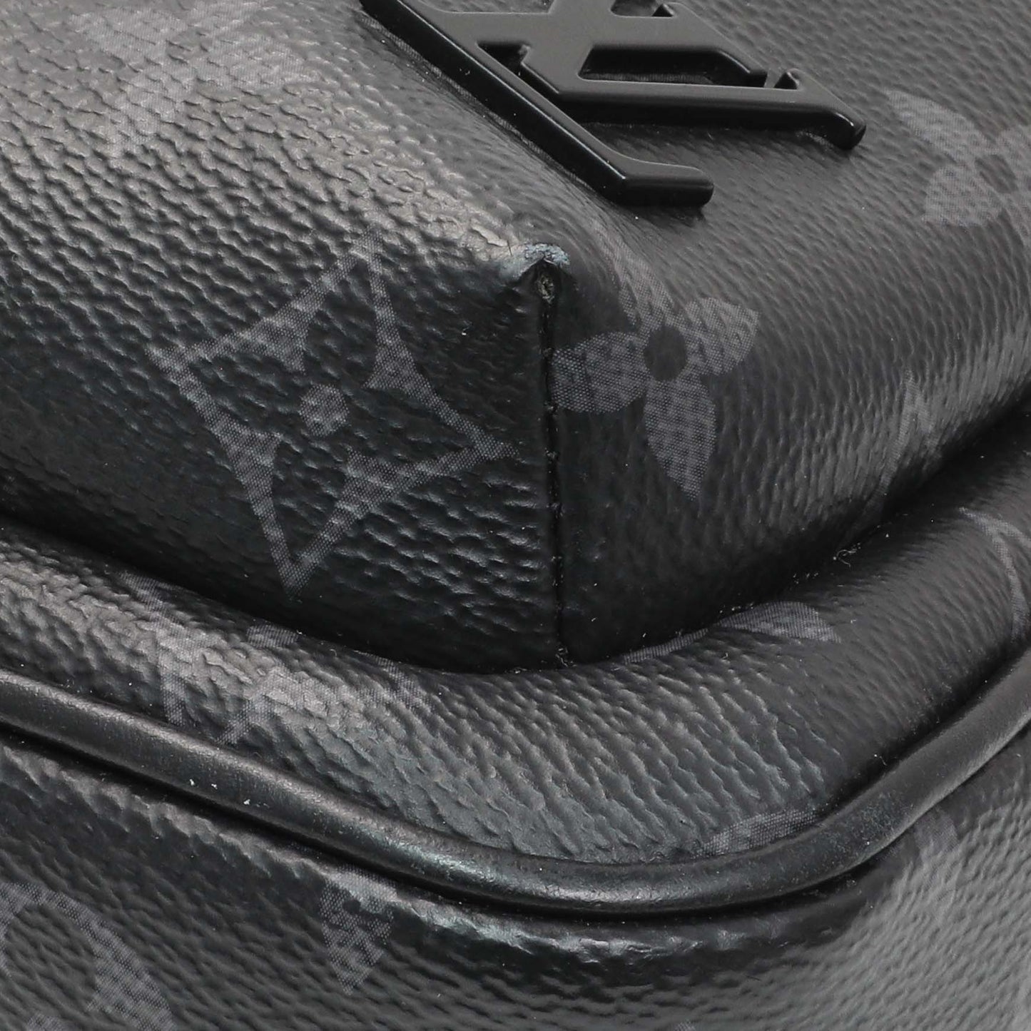 Exclusive Louis Vuitton Monogram Eclipse Avenue Slingbag PM — Detail View