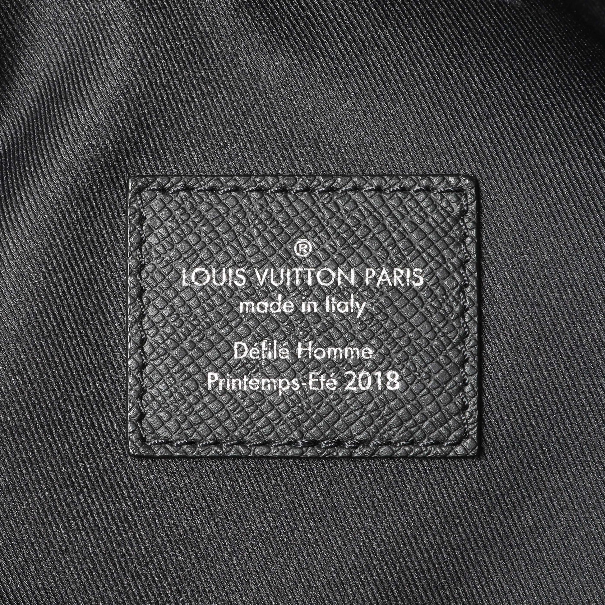 Exclusive Louis Vuitton Black Taiga Outdoor Cabas — Alternate View 9