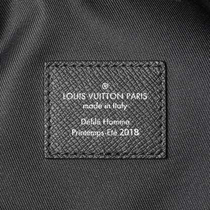 Exclusive Louis Vuitton Black Taiga Outdoor Cabas — Alternate View 9
