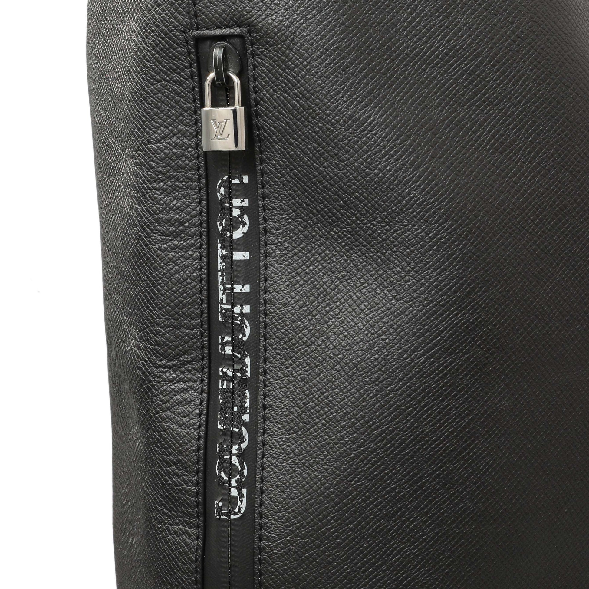 Exclusive Louis Vuitton Black Taiga Outdoor Cabas — Alternate View 15
