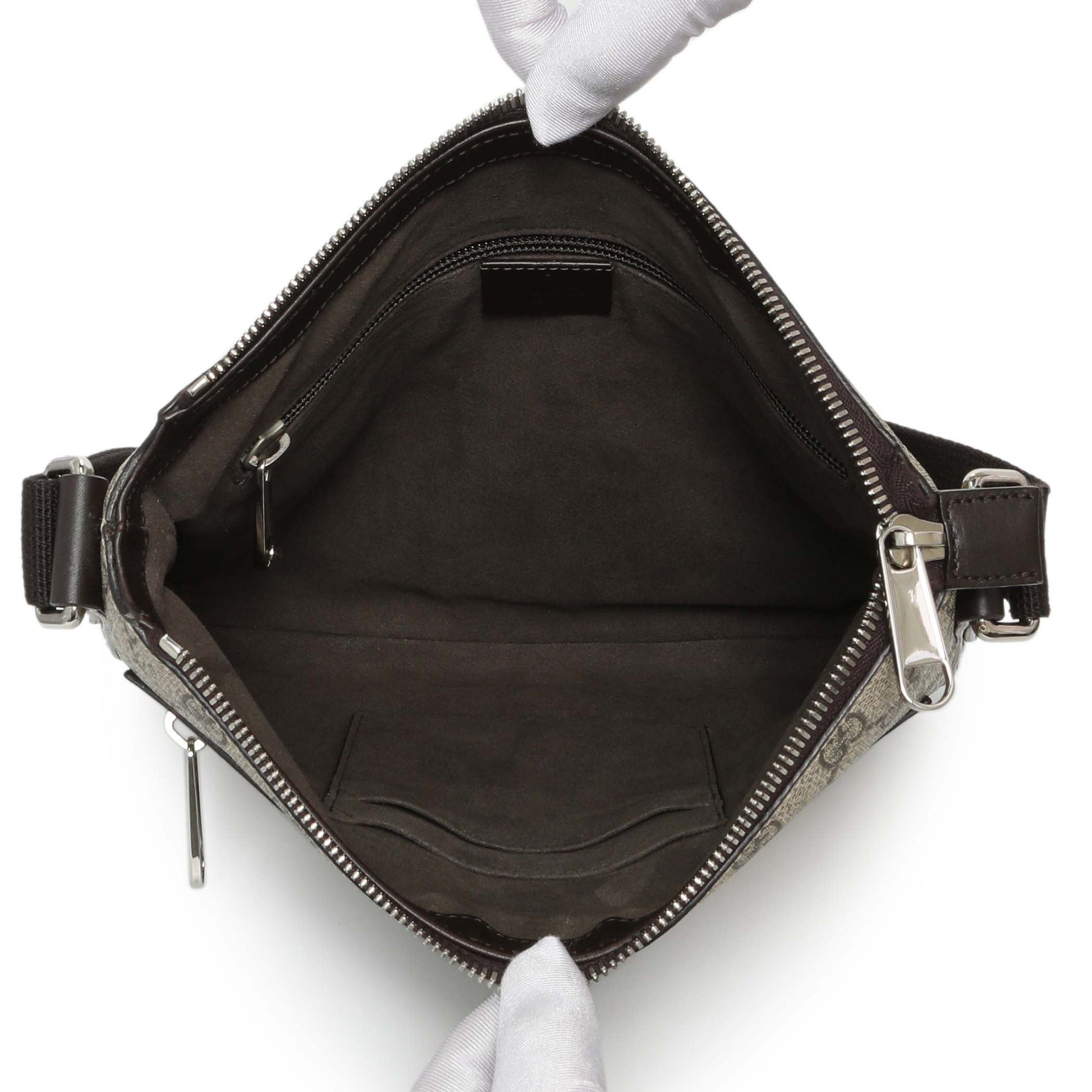 Exclusive Gucci GG Supreme Monogram Flat Messenger — Alternate View 8