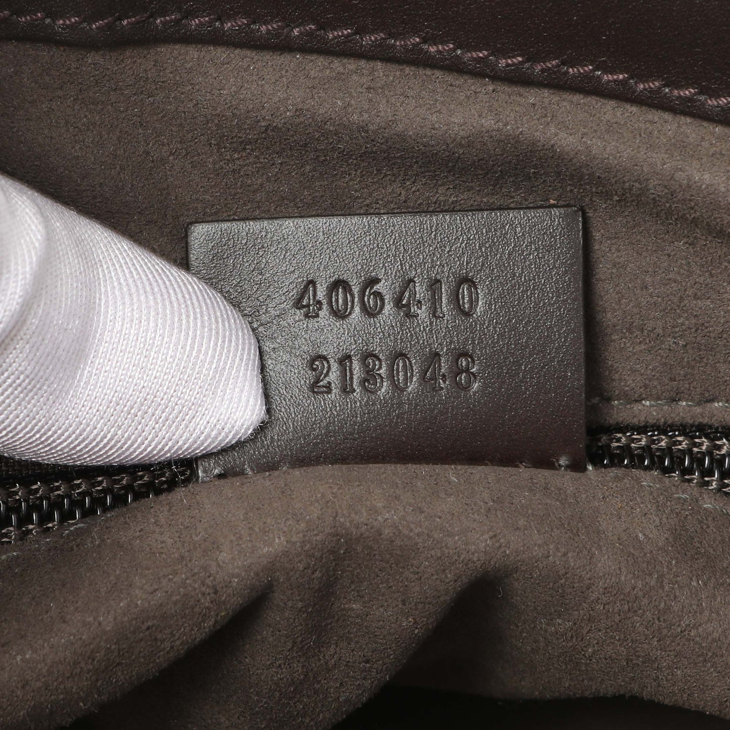 Exclusive Gucci GG Supreme Monogram Flat Messenger — Alternate View 10