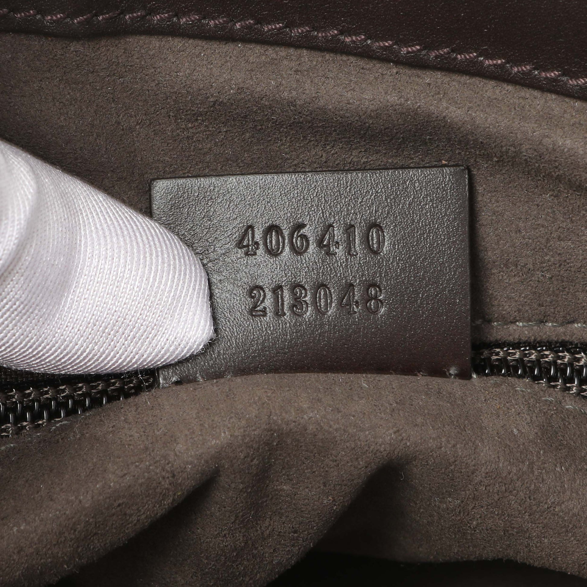 Exclusive Gucci GG Supreme Monogram Flat Messenger — Alternate View 10