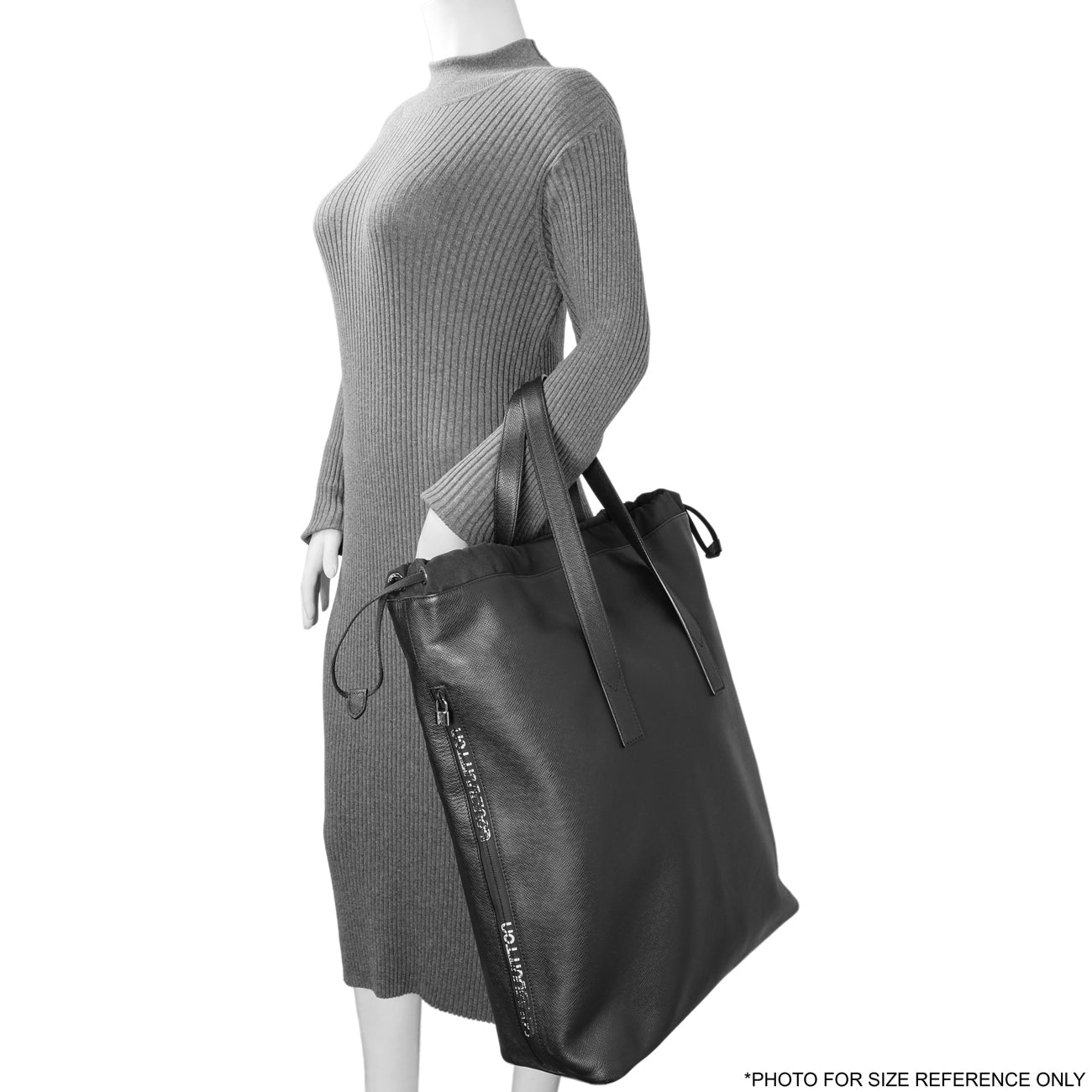 Exclusive Louis Vuitton Black Taiga Outdoor Cabas — Alternate View 17