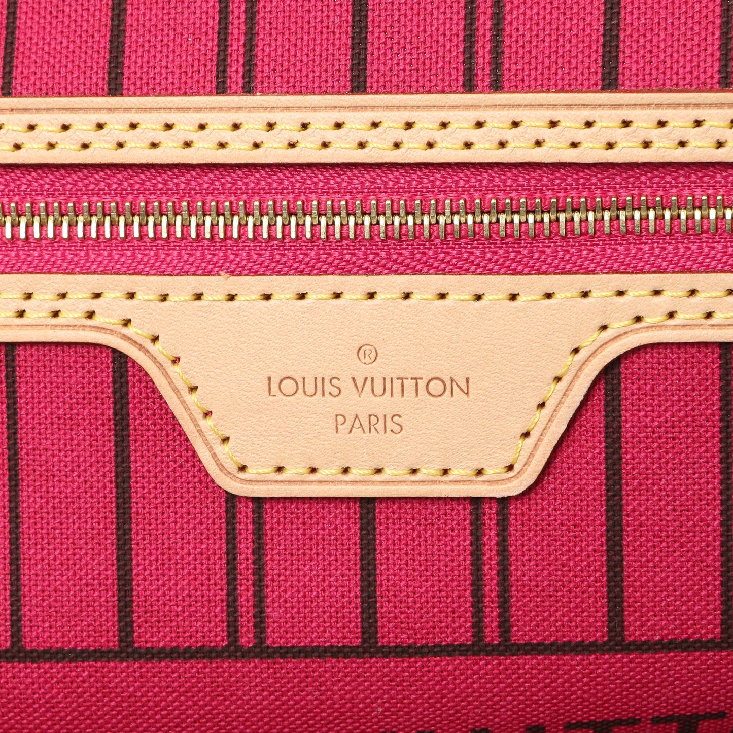 Exclusive Louis Vuitton Monogram Neverfull MM — Detail View