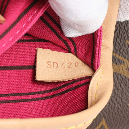 Exclusive Louis Vuitton Monogram Neverfull MM — Lifestyle View