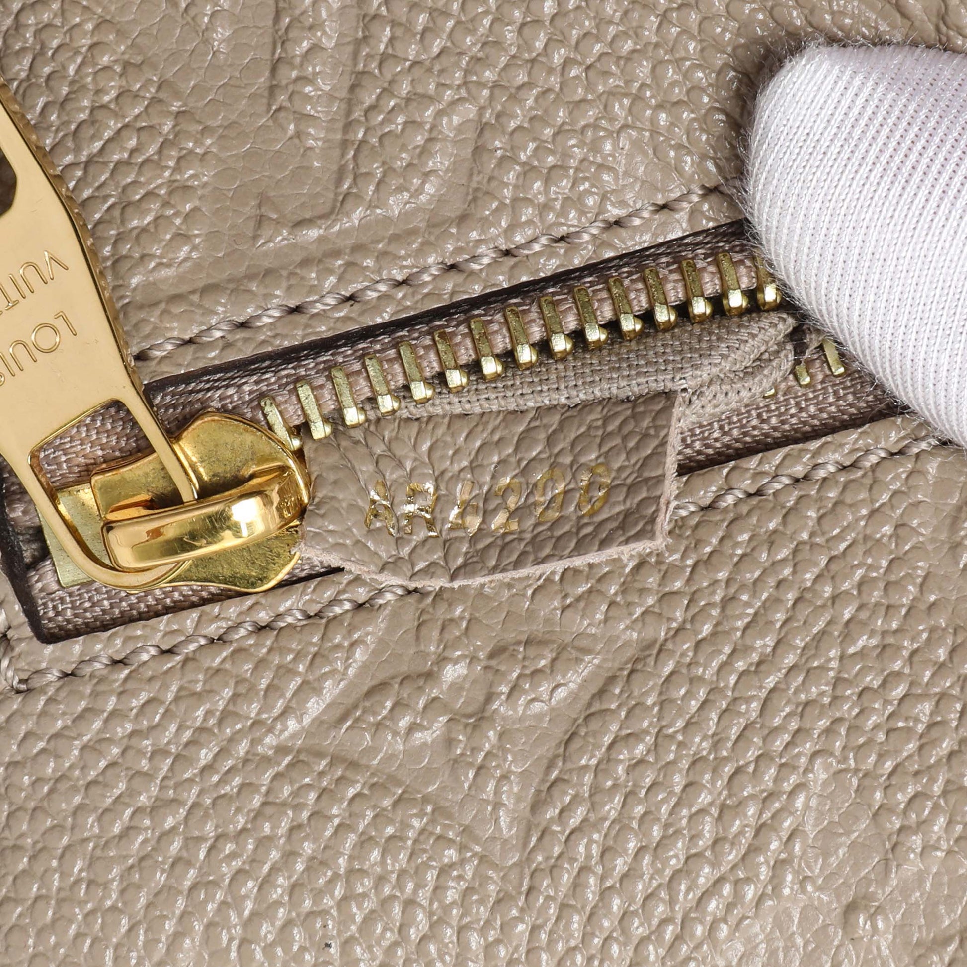 Exclusive Louis Vuitton Tourterelle Empreinte Pochette Metis — Alternate View 10