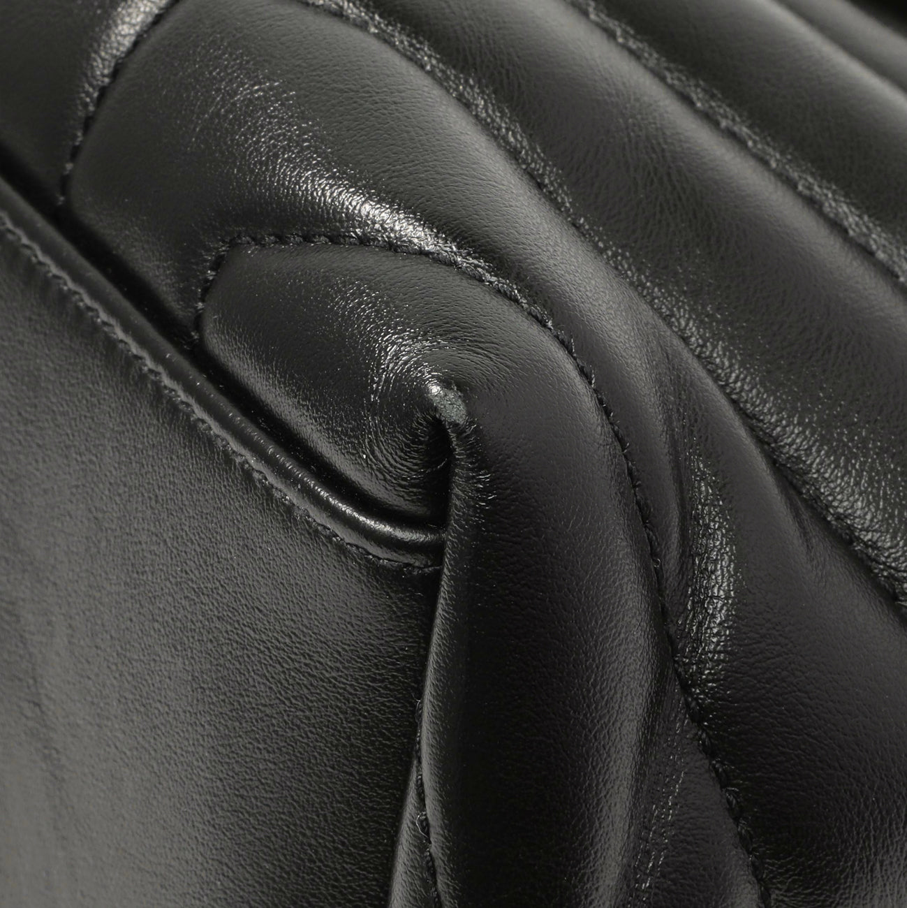 Exclusive Saint Laurent Black Calfskin Y Quilted Monogram Medium Loulou Chain Satchel — Detail View
