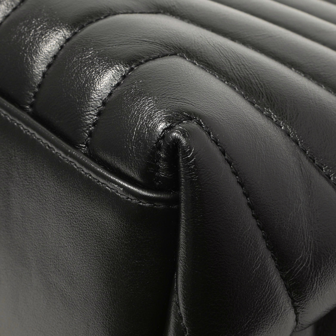Exclusive Saint Laurent Black Calfskin Y Quilted Monogram Medium Loulou Chain Satchel — Alternate View 7