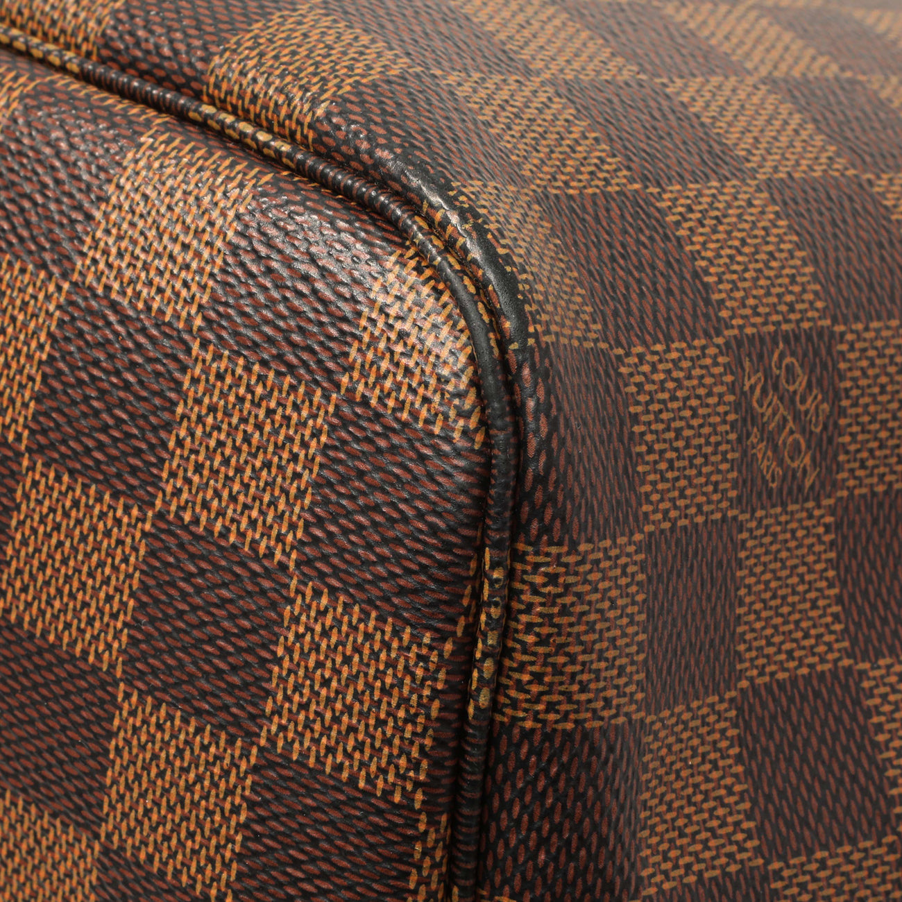 Exclusive Louis Vuttion Damier Ebene Neverfull MM — Detail View
