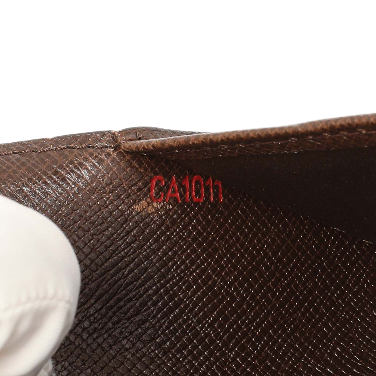Exclusive Louis Vuitton Damier Ebene Small Ring Agenda Cover — Detail View