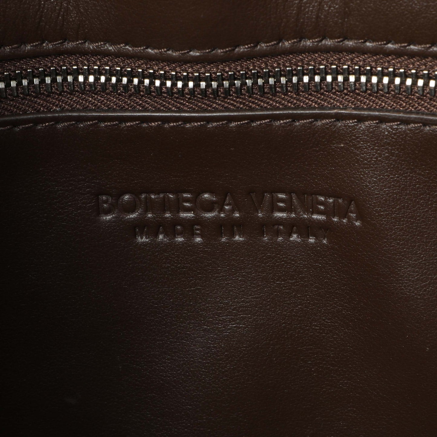 Exclusive Bottega Veneta Brown Lambskin Maxi Urban Wave Intrecciato Cassette Crossbody Bag — Detail View