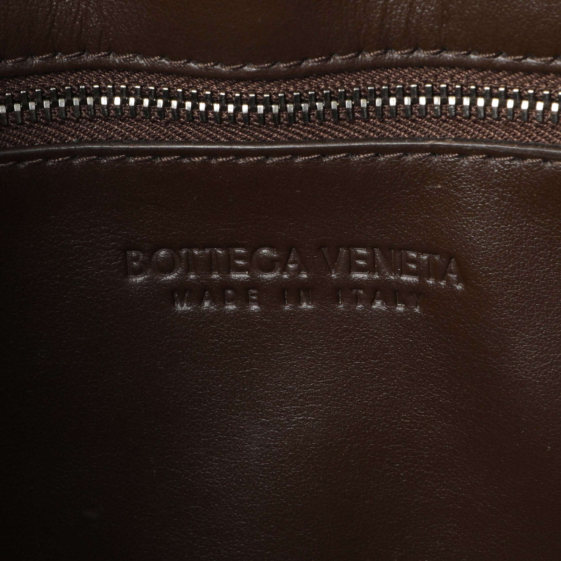 Exclusive Bottega Veneta Brown Lambskin Maxi Urban Wave Intrecciato Cassette Crossbody Bag — Detail View