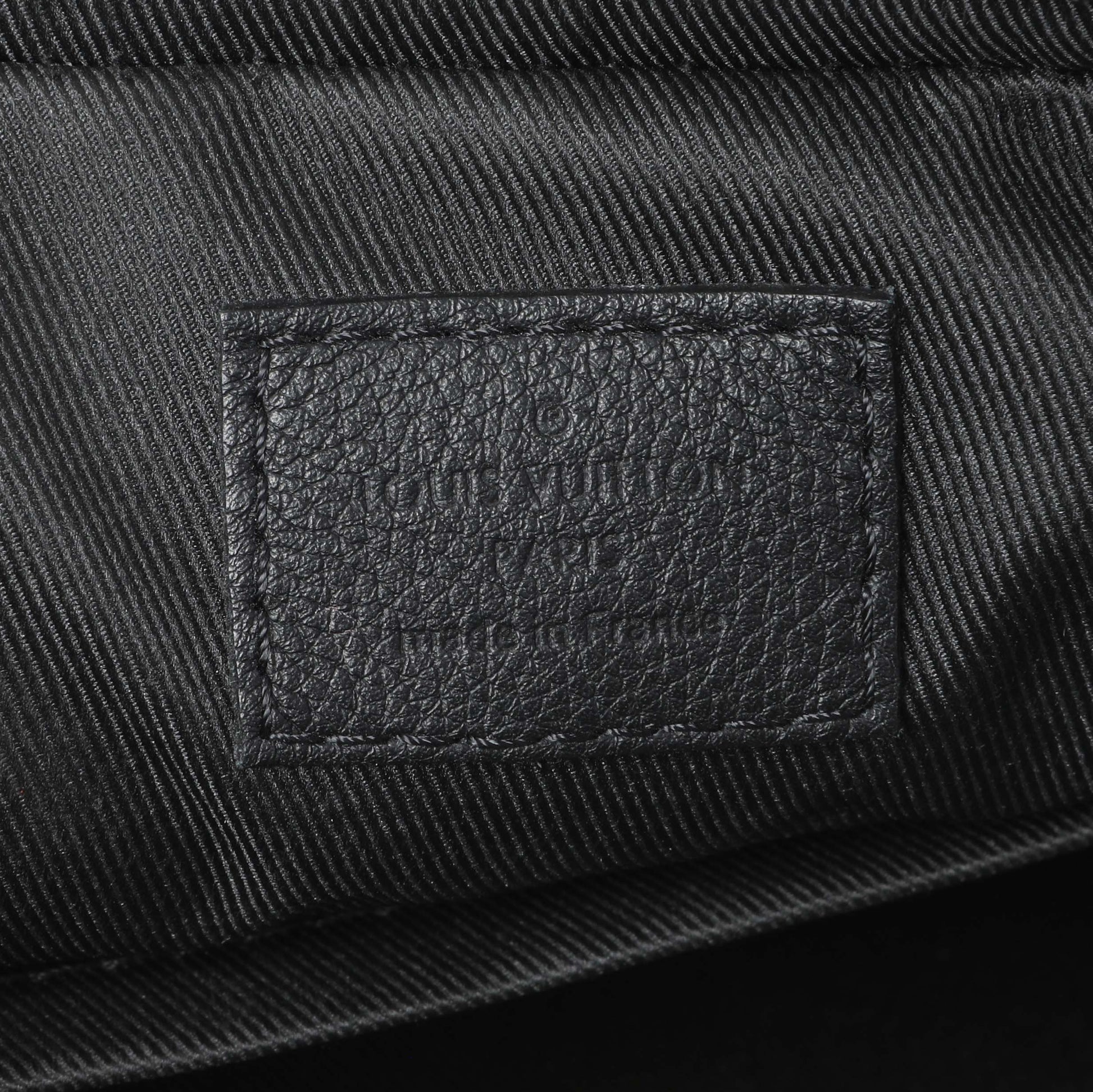 Exclusive Louis Vuitton Black Calfskin Shadow Monogram Trio Messenger — Alternate View 7