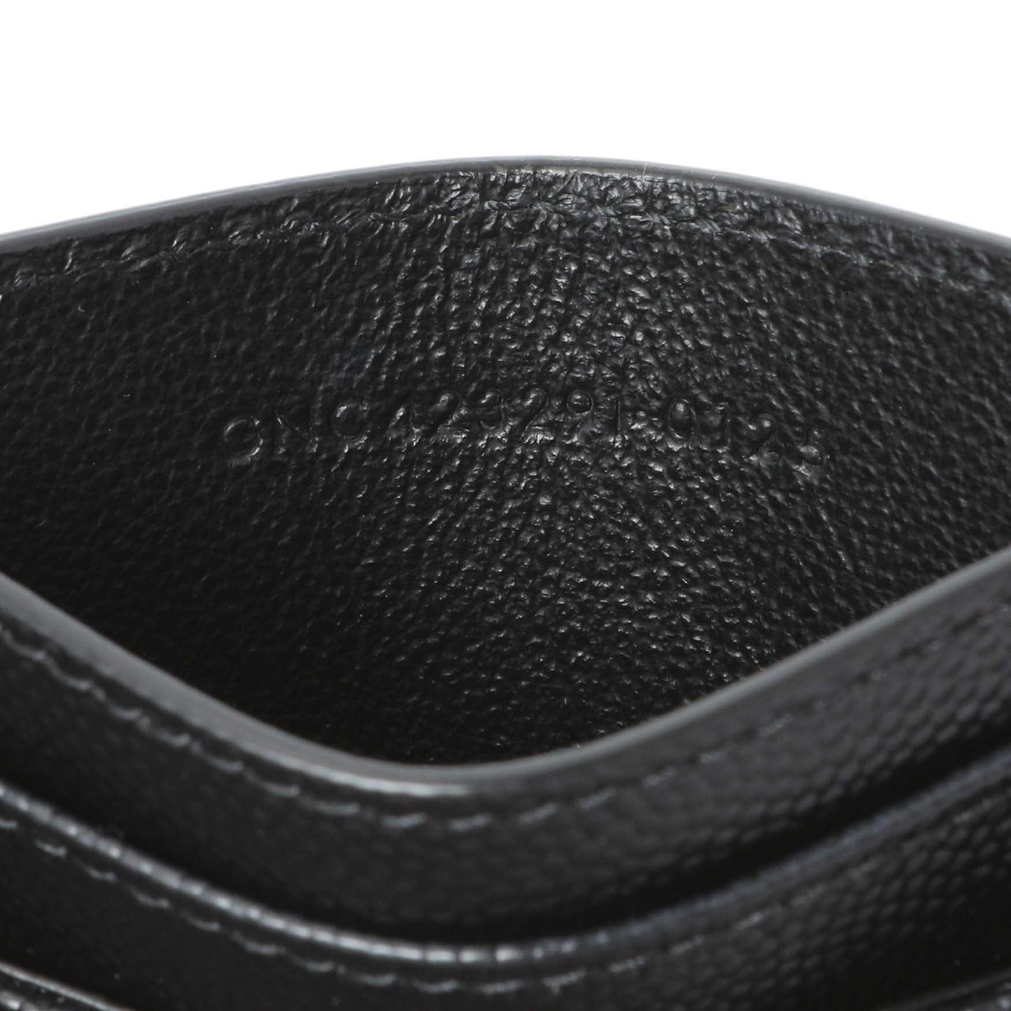 Exclusive Saint Laurent Grain De Poudre Matelasse Chevron Monogram Card Case — Lifestyle View