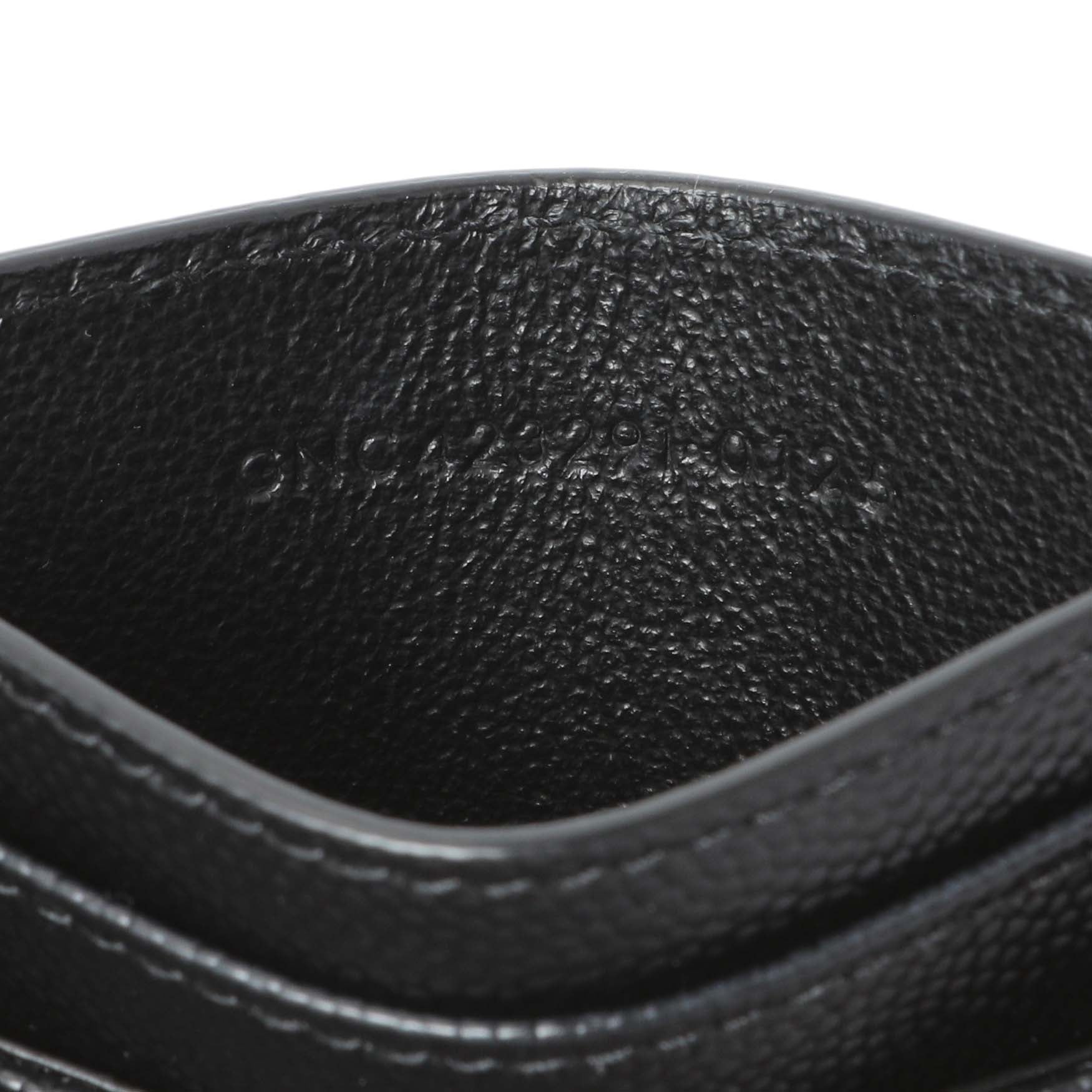 Exclusive Saint Laurent Grain De Poudre Matelasse Chevron Monogram Card Case — Lifestyle View