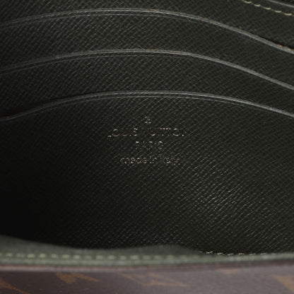 Exclusive Louis Vuitton Monogram Felicie Strap & Go — Detail View