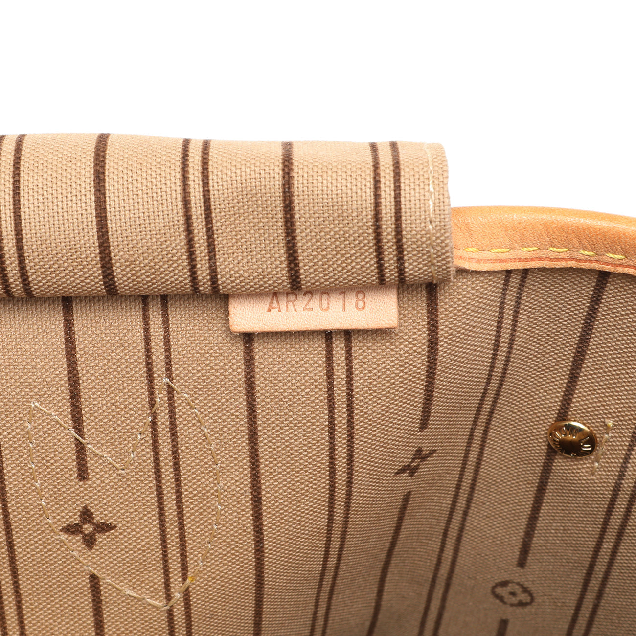 Exclusive Louis Vuitton Monogram Neverfull MM — Lifestyle View