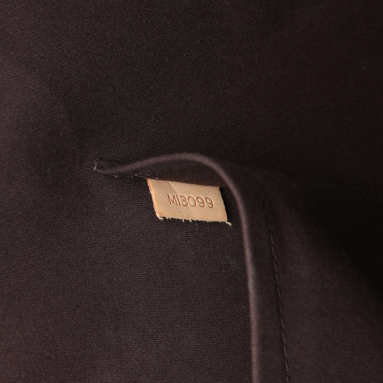 Exclusive Louis Vuitton Amarante Vernis Alma GM — Alternate View 10