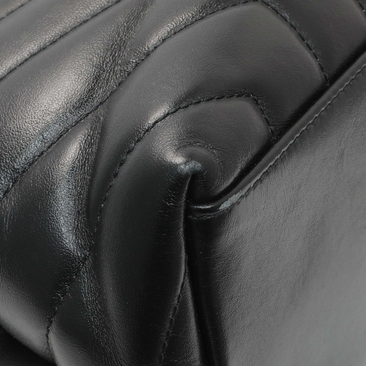 Exclusive Saint Laurent Black Calfskin Y Quilted Monogram Medium Loulou Chain Satchel — Top View