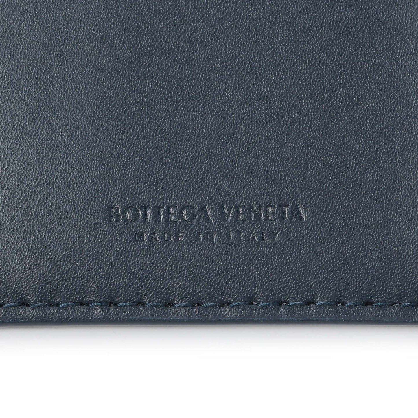 Exclusive Bottega Veneta Blue Nappa Maxi Intrecciato Card Holder — Detail View