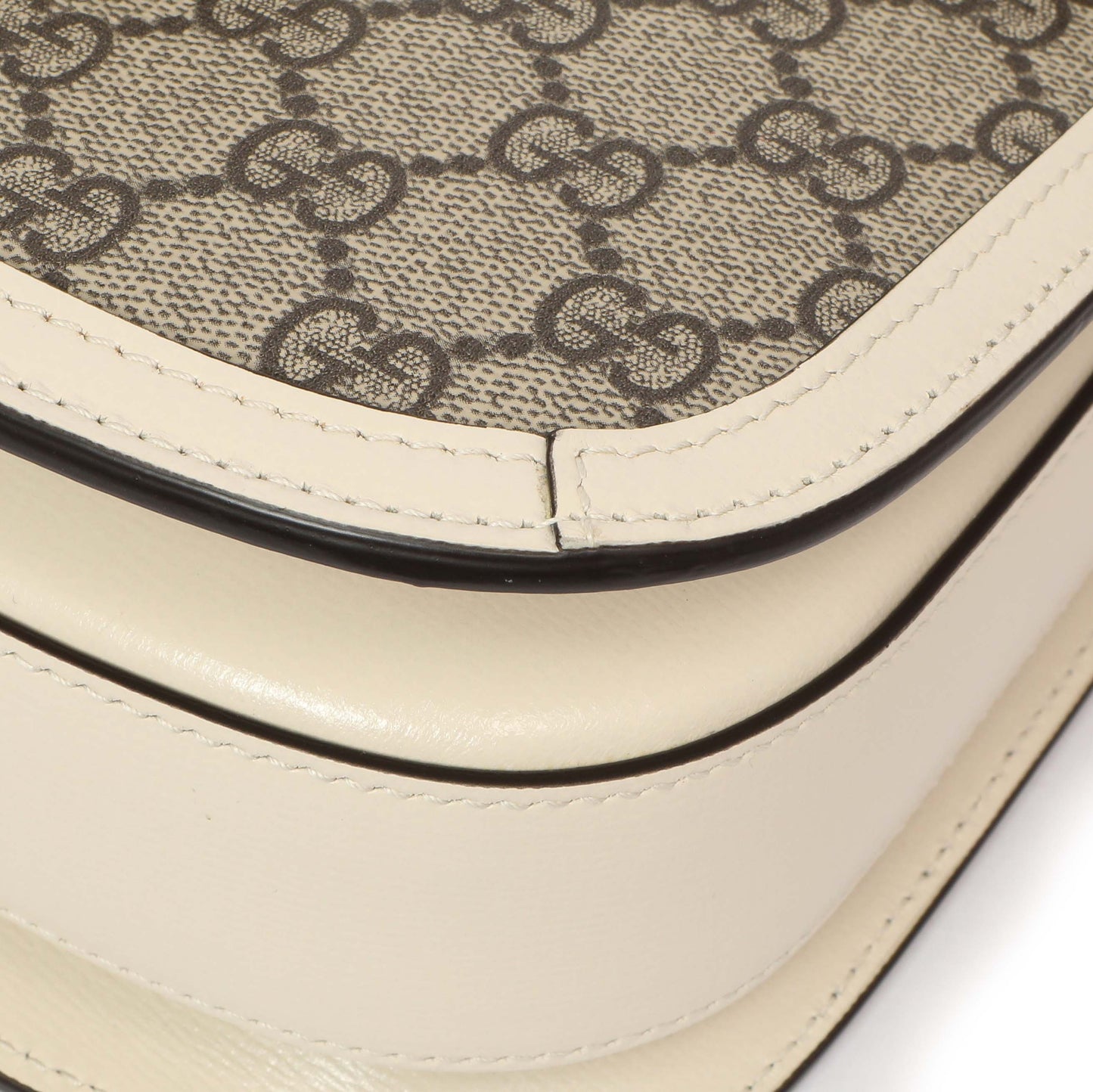 Exclusive Gucci GG Supreme Monogram Horsebit 1955 Shoulder Bag — Detail View