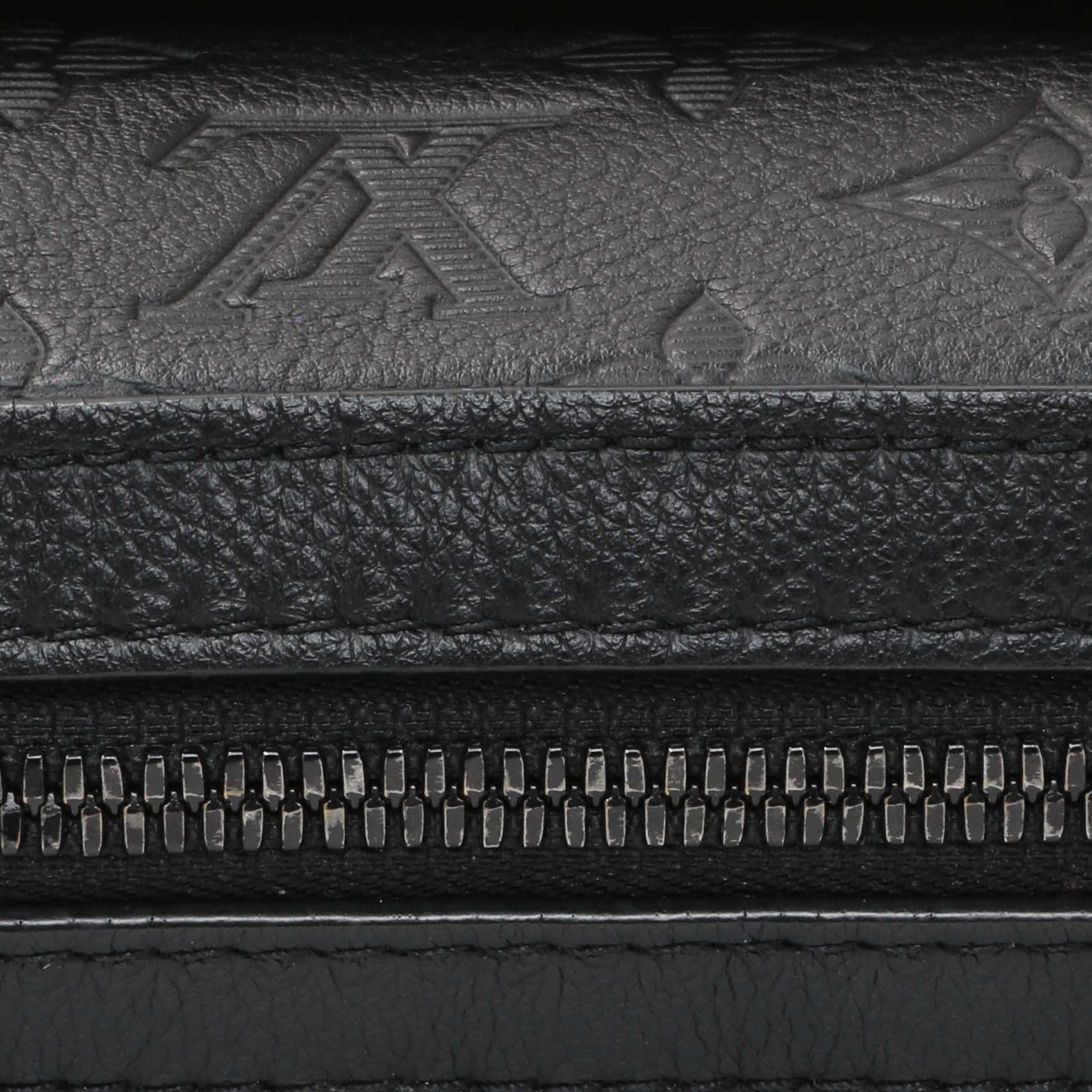 Exclusive Louis Vuitton Black Calfskin Shadow Monogram Trio Messenger — Alternate View 8