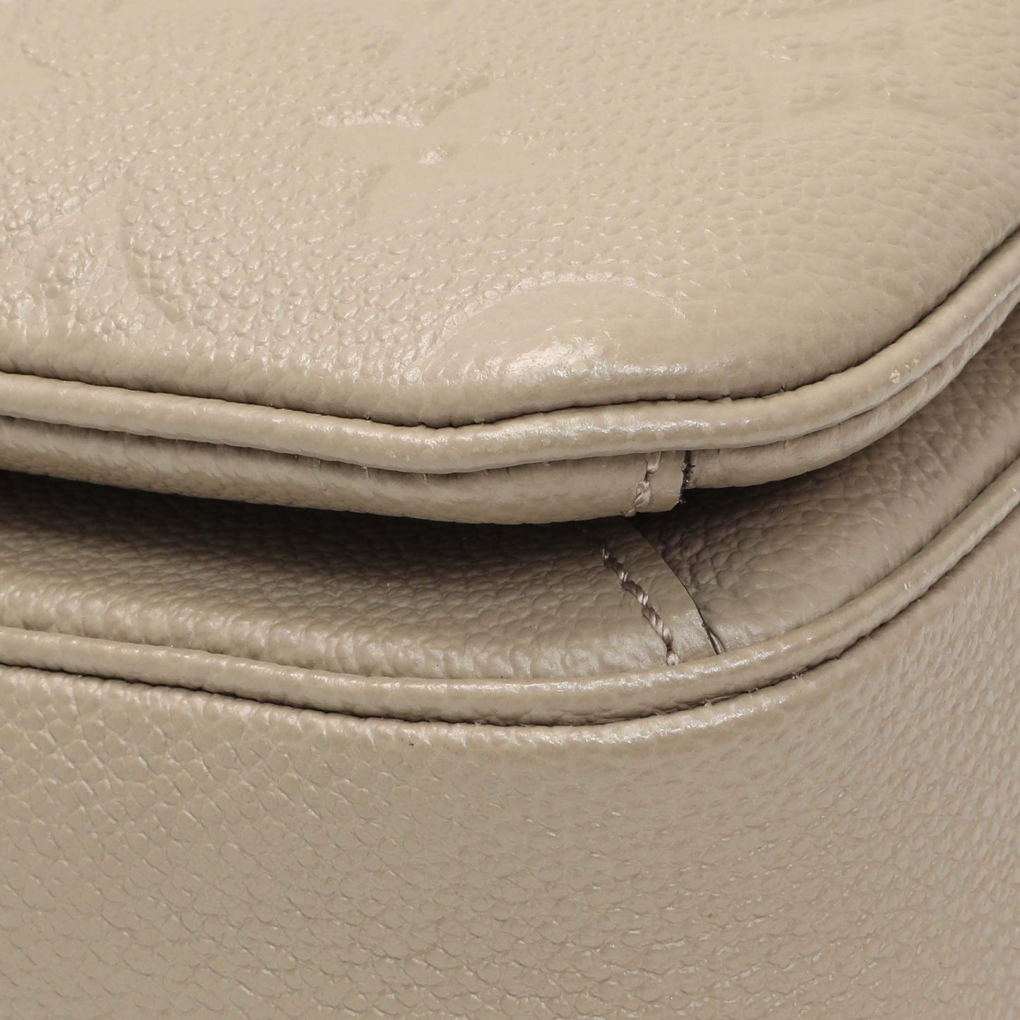 Exclusive Louis Vuitton Tourterelle Empreinte Pochette Metis — Top View