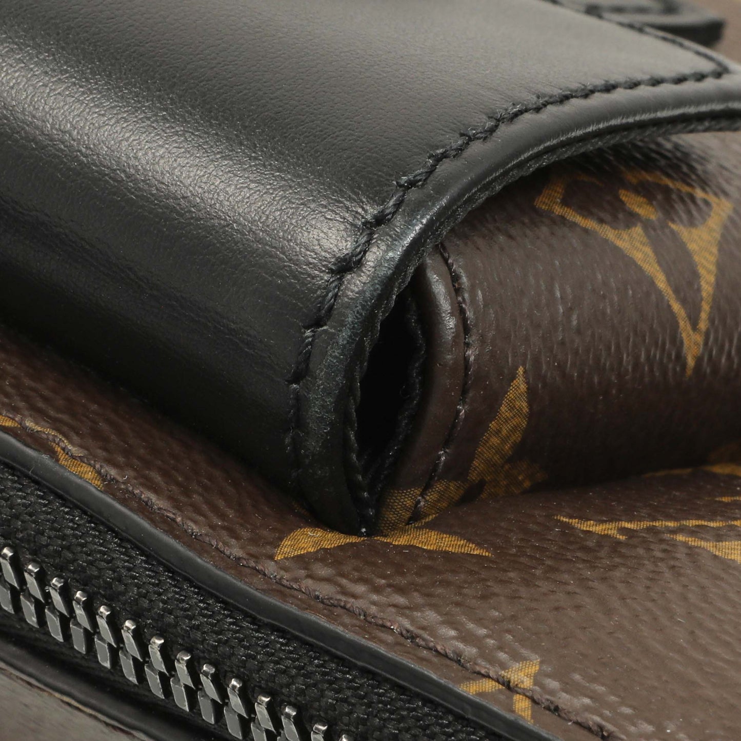 Exclusive Louis Vuitton Monogram Macassar Christopher Bumbag — Alternate View 7